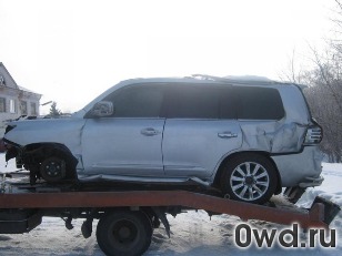 Битый автомобиль Lexus LX