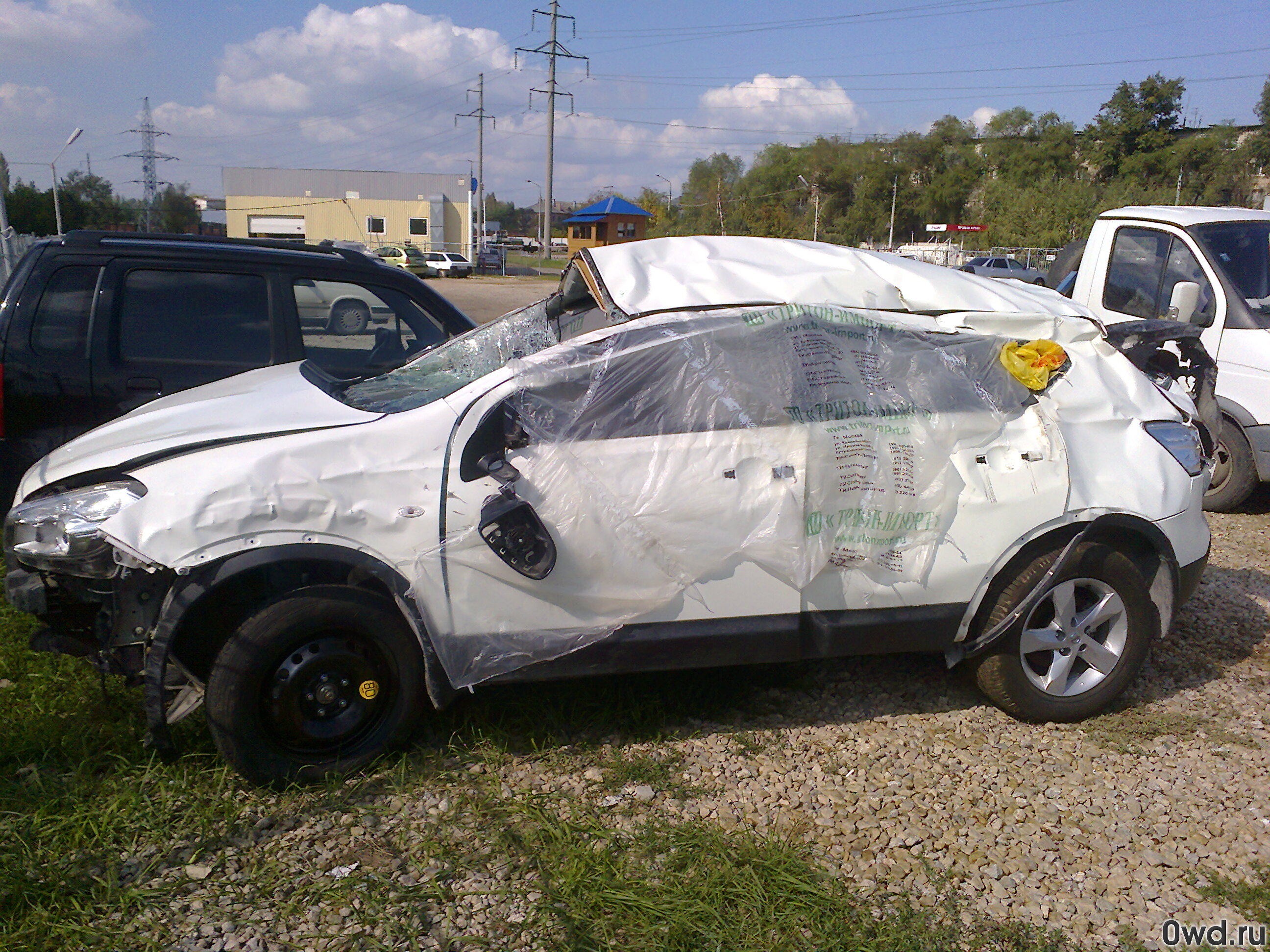 Битый автомобиль Nissan Qashqai (2011) в Саратове